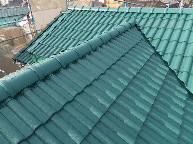 きれいに塗装されたモニエル瓦の屋根